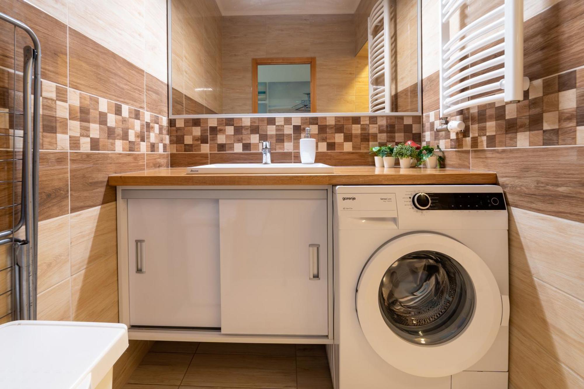 Comfort 14 -- Stylish City Apartment Netflix, Wi-Fi & Parking Mişcolţ Exterior foto