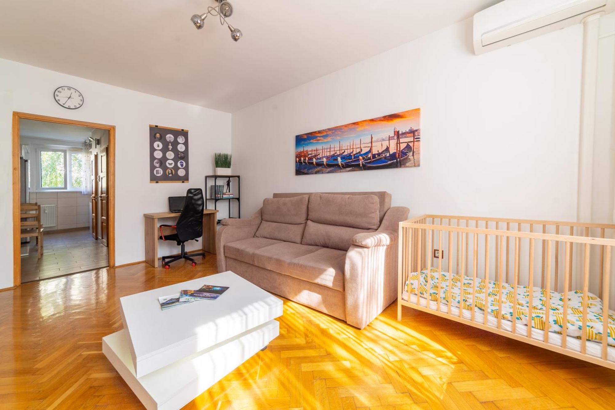 Comfort 14 -- Stylish City Apartment Netflix, Wi-Fi & Parking Mişcolţ Exterior foto