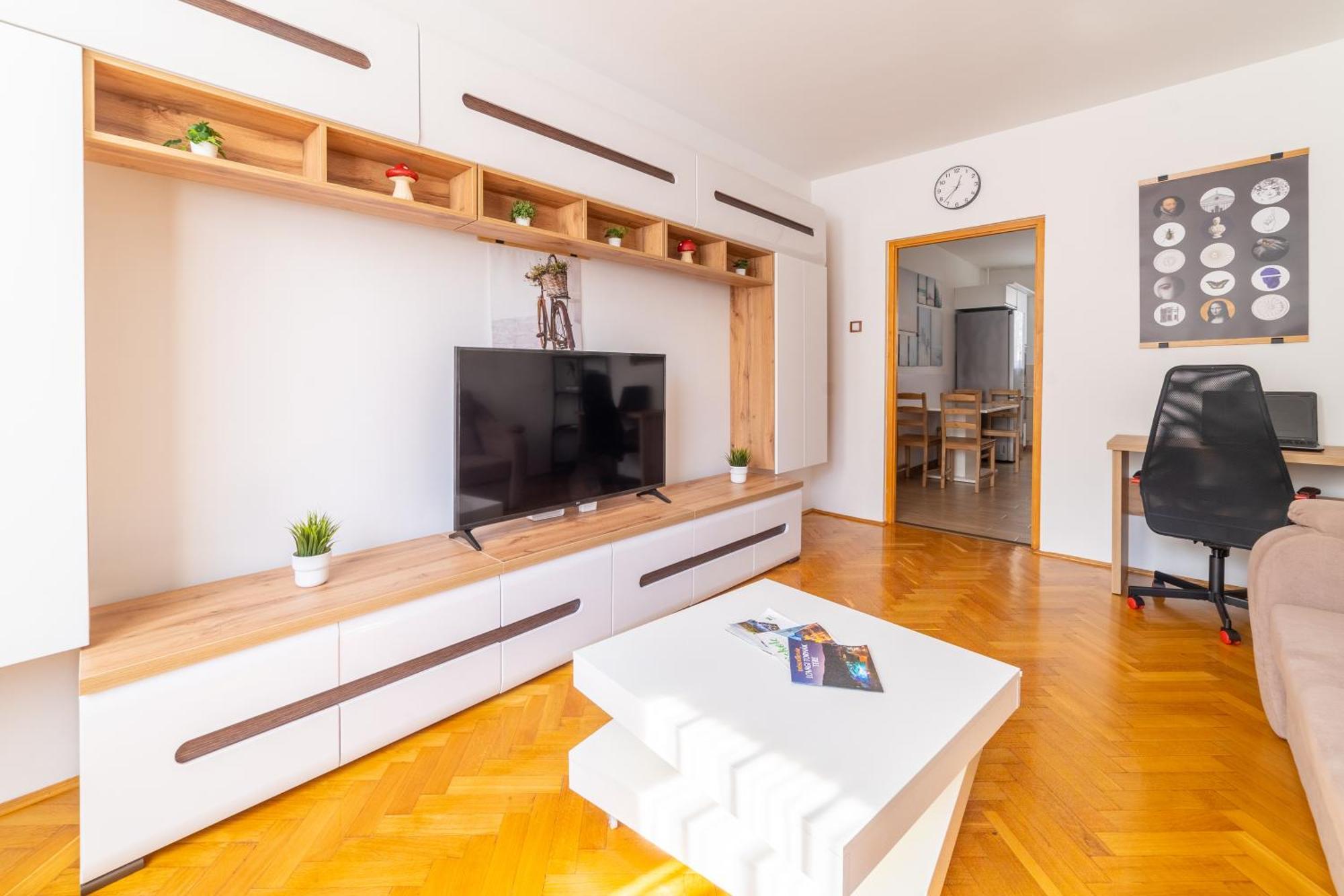 Comfort 14 -- Stylish City Apartment Netflix, Wi-Fi & Parking Mişcolţ Exterior foto