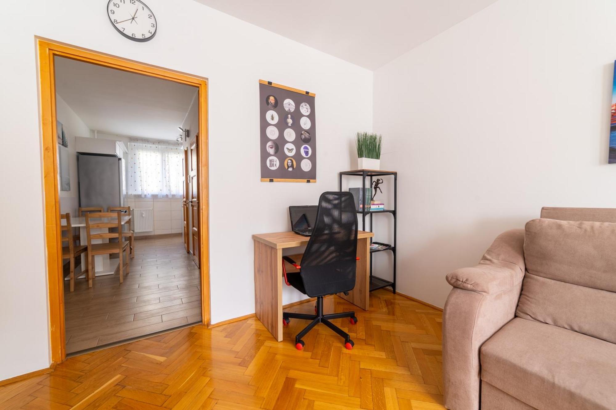 Comfort 14 -- Stylish City Apartment Netflix, Wi-Fi & Parking Mişcolţ Exterior foto